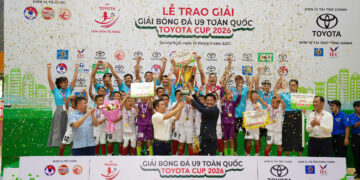 U9 HVL Sơn La ăn mừng chức vô địch sau khi đánh bại U9 SLNA với tỷ số 1-0 trong trận chung kết. Ảnh: Gia Hân