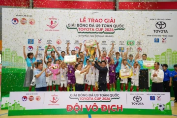 U9 HVL Sơn La ăn mừng chức vô địch sau khi đánh bại U9 SLNA với tỷ số 1-0 trong trận chung kết. Ảnh: Gia Hân