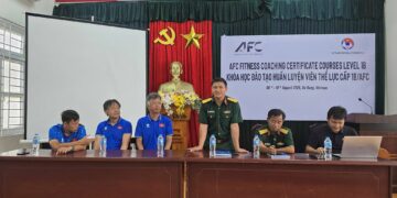 Ông Nguyễn Tuấn Sinh, Giám đốc Trung tâm Thể dục Thể thao Quốc phòng 3, phát biểu tại lễ bế mạc khóa học. Ảnh: VFF