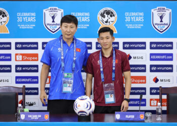 HLV Kim Sang Sik khẳng định ĐT Việt Nam không chủ quan và quyết tâm đánh bại Campuchia ở lượt trận cuối. Ảnh: Anh Đức