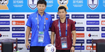 HLV Kim Sang Sik khẳng định ĐT Việt Nam không chủ quan và quyết tâm đánh bại Campuchia ở lượt trận cuối. Ảnh: Anh Đức