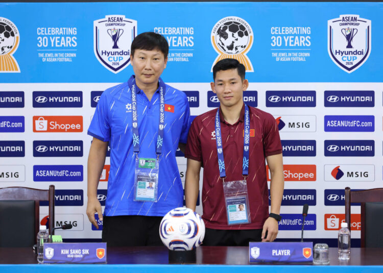 HLV Kim Sang Sik khẳng định ĐT Việt Nam không chủ quan và quyết tâm đánh bại Campuchia ở lượt trận cuối. Ảnh: Anh Đức