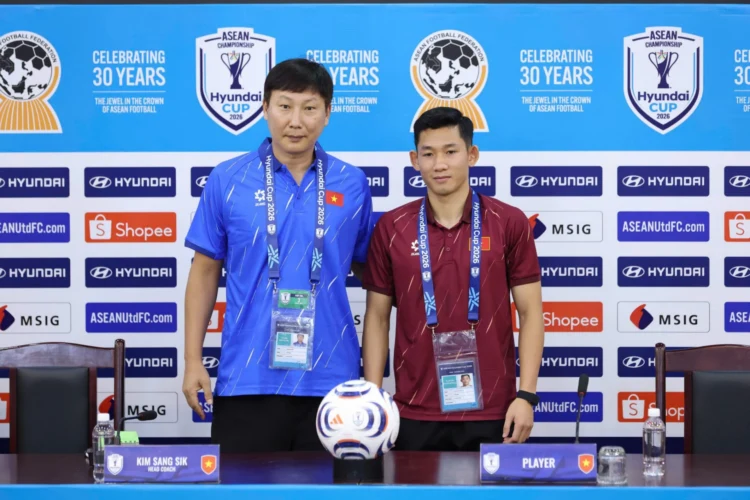 HLV Kim Sang Sik khẳng định ĐT Việt Nam không chủ quan và quyết tâm đánh bại Campuchia ở lượt trận cuối. Ảnh: Anh Đức