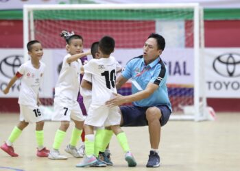Niềm vui của U9 HVL Sơn La sau khi đánh bại U9 Gia Bảo Hải Phòng trong trận 1/8. Ảnh: Gia Hân.