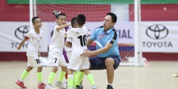 Niềm vui của U9 HVL Sơn La sau khi đánh bại U9 Gia Bảo Hải Phòng trong trận 1/8. Ảnh: Gia Hân.
