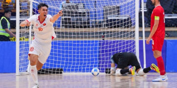 Nguyễn Thịnh Phát ăn mừng bàn gỡ hòa 1-1, mở màn màn ngược dòng ấn tượng của ĐT futsal Việt Nam trước Nga. Ảnh: VFF
