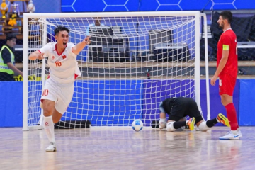 Nguyễn Thịnh Phát ăn mừng bàn gỡ hòa 1-1, mở màn màn ngược dòng ấn tượng của ĐT futsal Việt Nam trước Nga. Ảnh: VFF